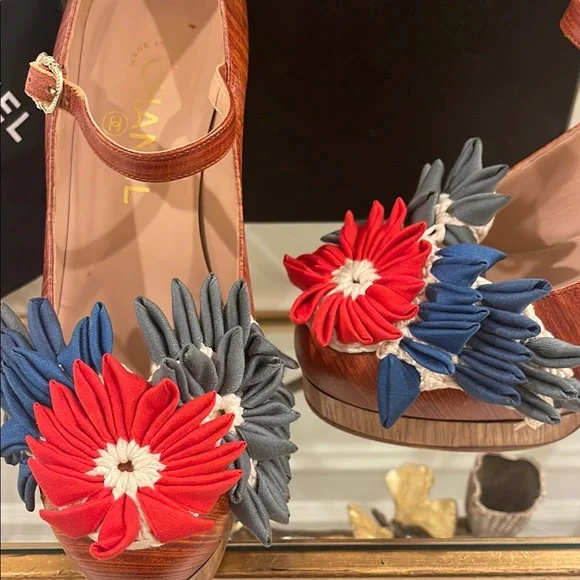 Chanel Rare Runway MarieJane Wedge Brown Floral Heels Size 7.5 M - Picture 5 of 16